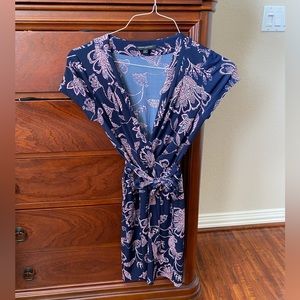 Pretty navy and pink print, V-neck,  faux wrap dress with tie belt.  Siz…